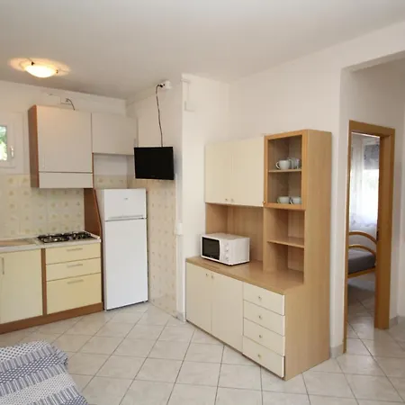 アパート Arianna 01 *